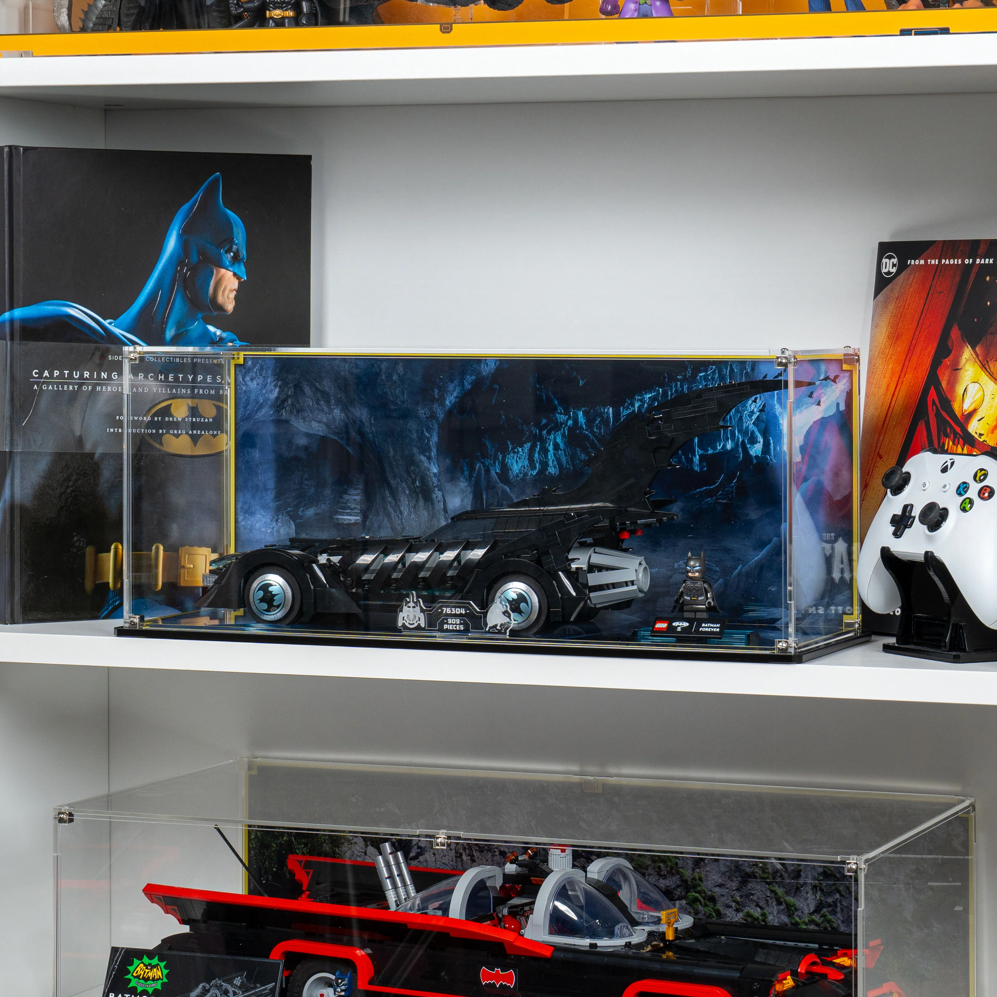 Display Case for LEGO® Batman™: Batman Forever™ Batmobile™ (76304) - Image 2