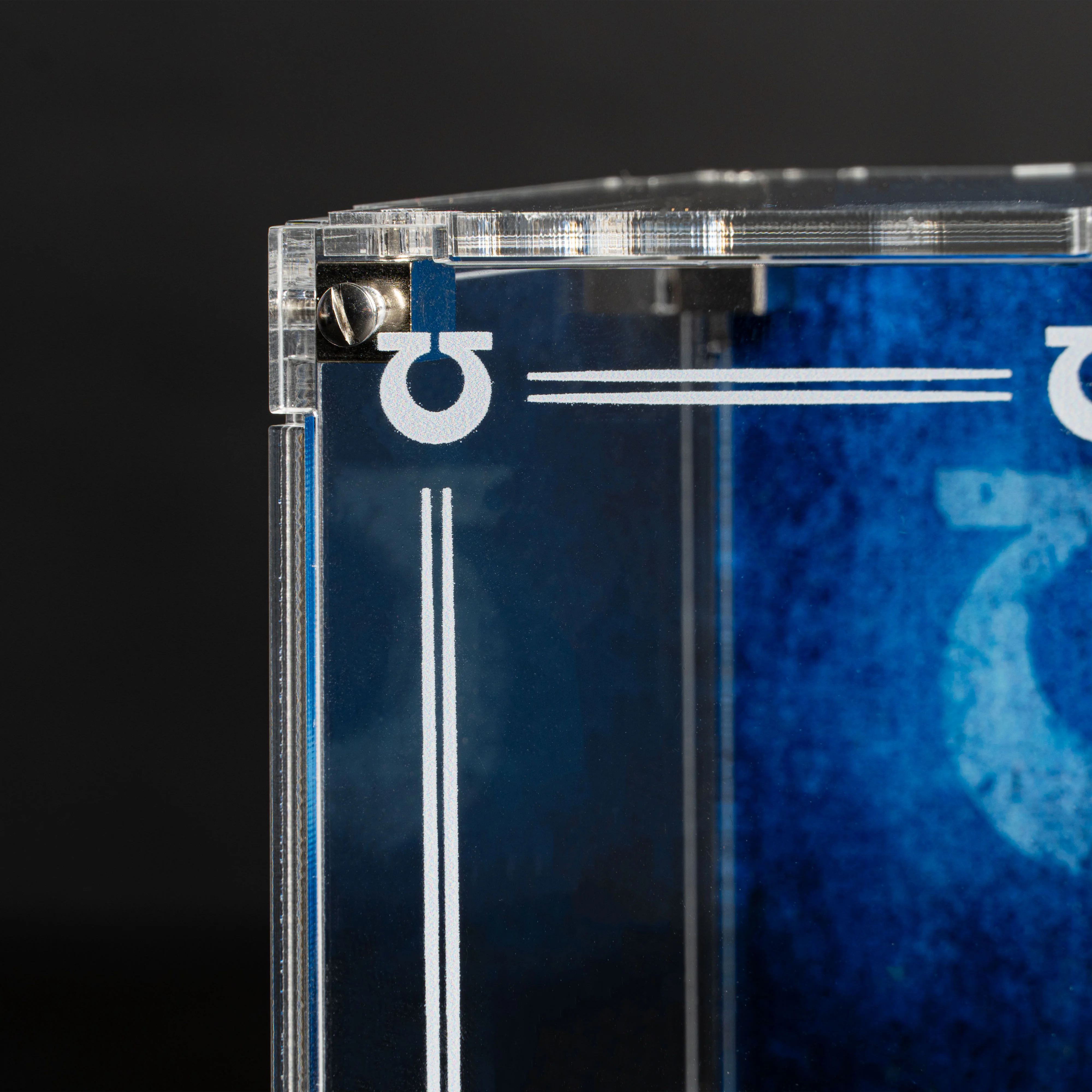 Display Case for Warhammer® 40,000 Roboute Guilliman - Image 3